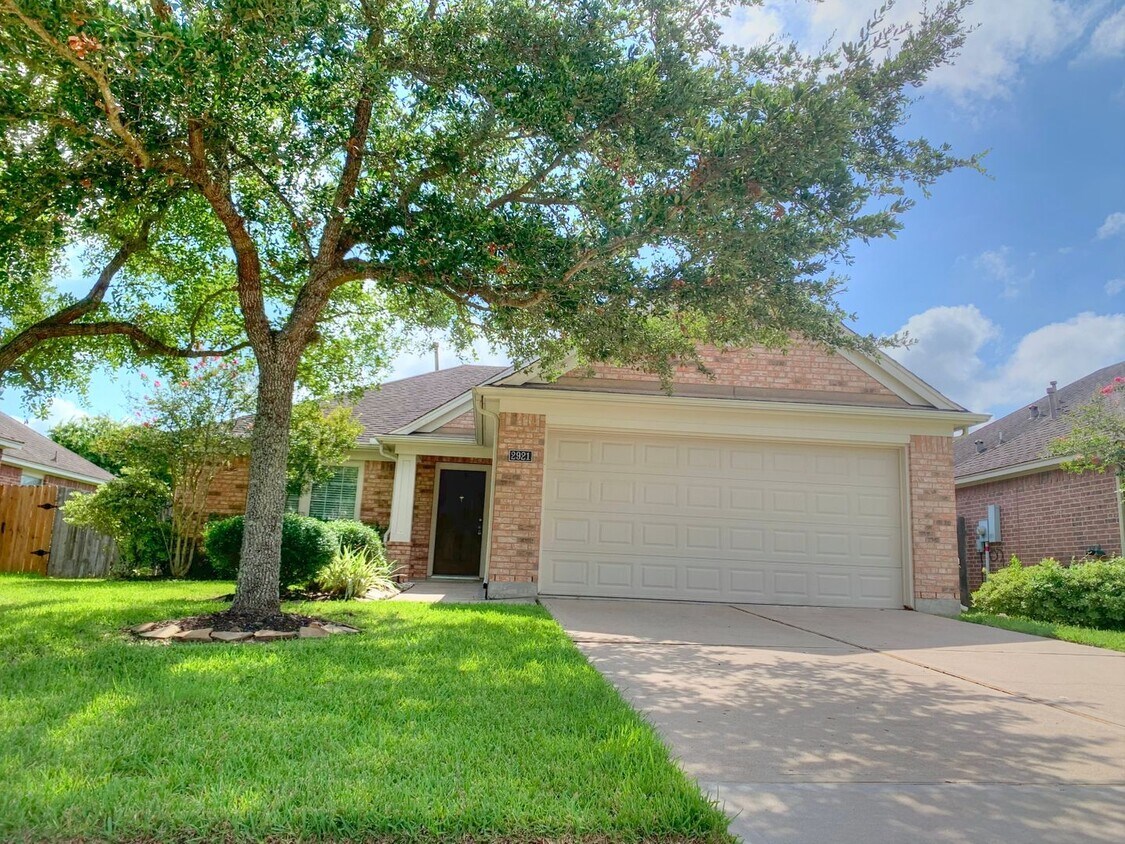 2921 Autumnbrook Ln Unit 1, Pearland, TX 77584 Room for Rent in