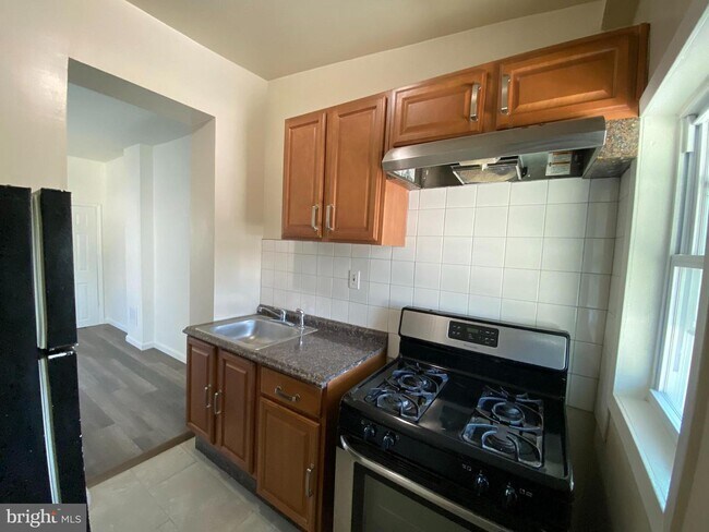 Foto del edificio - 2512 E Chase St