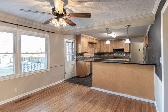 Building Photo - 3-Bed Midtown Home, Large Fenced Yard With Pool