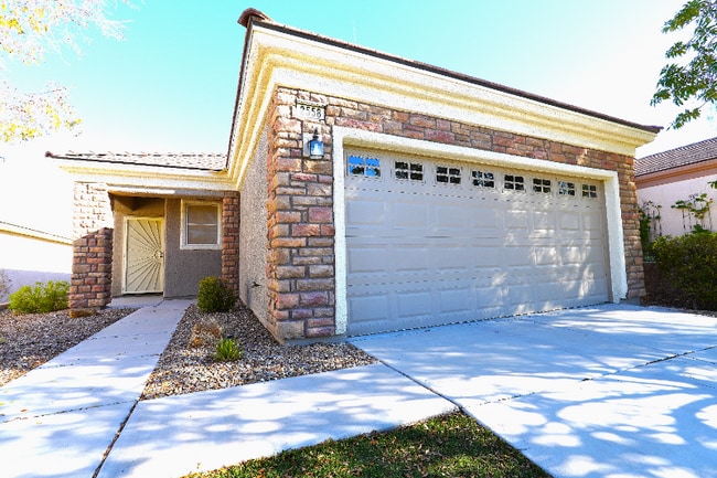 Foto del edificio - 2558 Divine Sky Dr