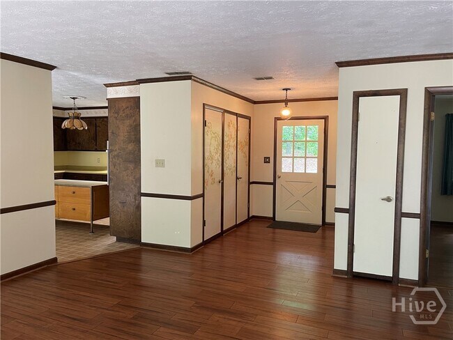 Foto del edificio - 170 Longview Dr