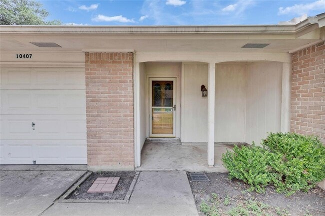 Building Photo - 10407 Button Quail Dr