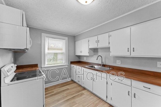 Building Photo - 369 S Grand Ave
