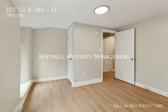 Foto del edificio - 107 1/2 N 2nd-12