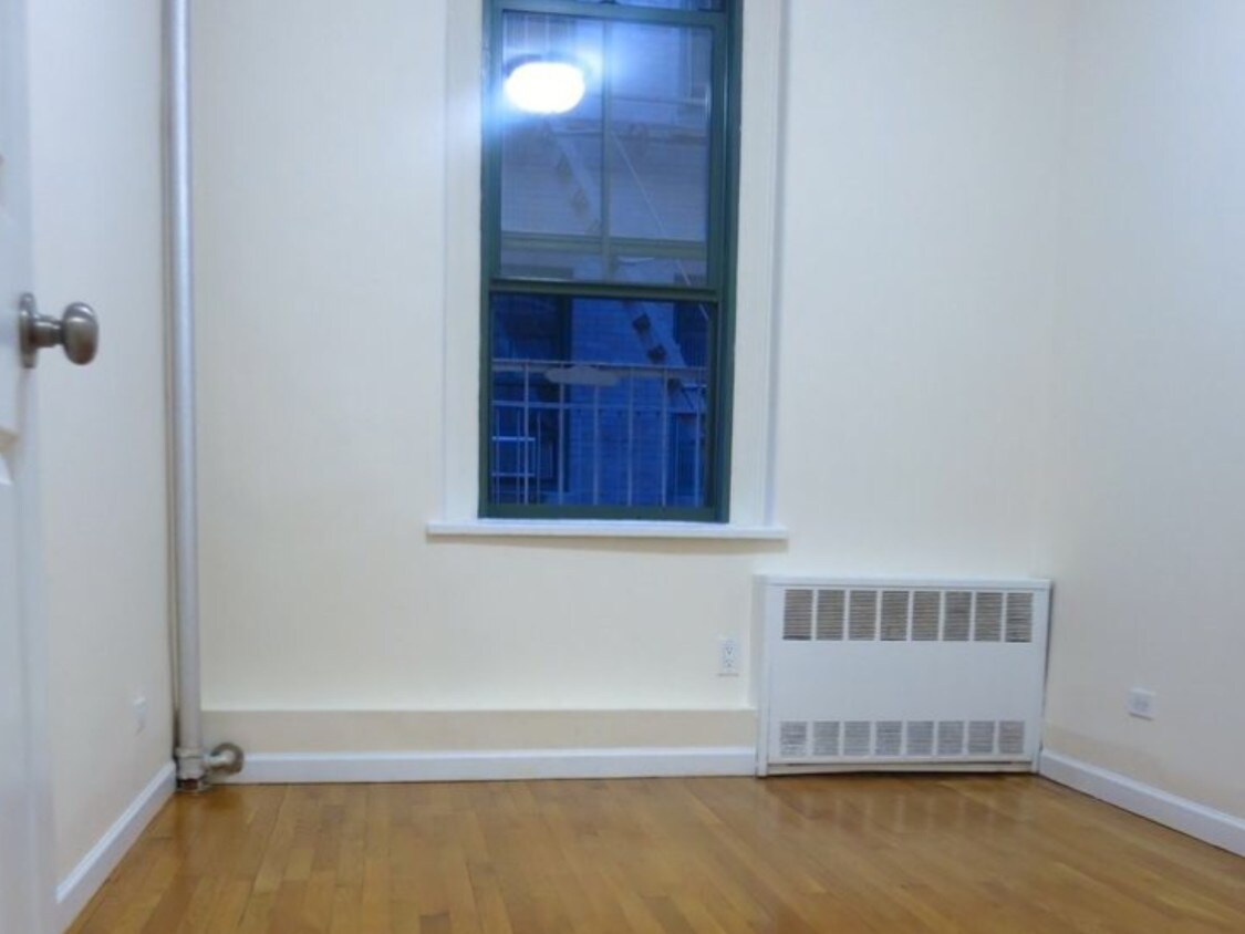 Primary Photo - 1480 York Ave