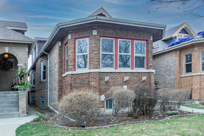 Building Photo - 1739 N New England Ave