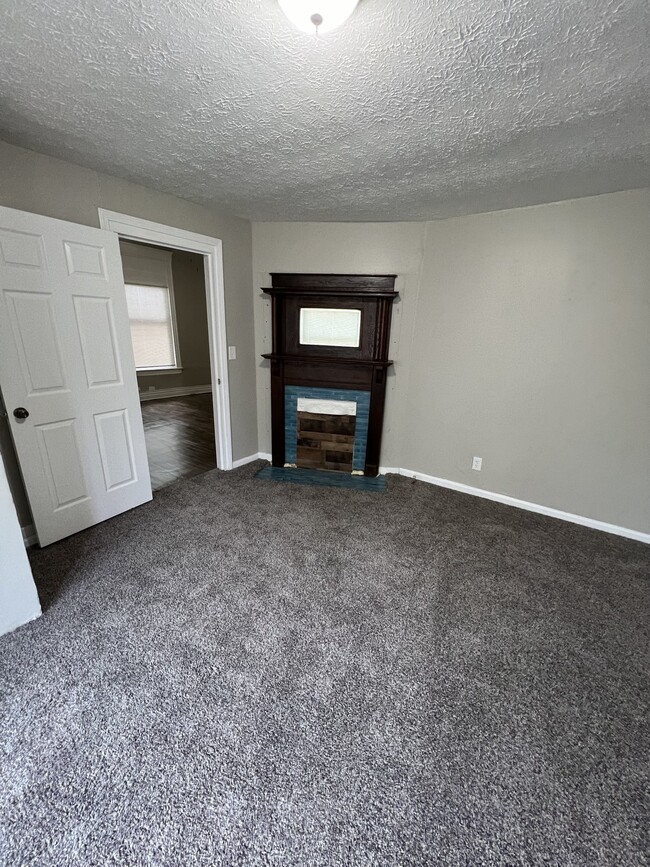 Building Photo - 1328 Bluegrass Ave