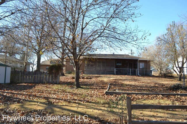 Building Photo - 3 br, 1.5 bath House - 808 13th Street