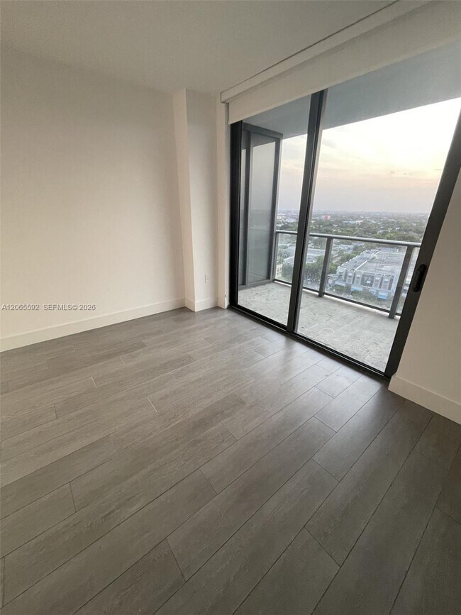 Foto del edificio - 121 NE 34th St