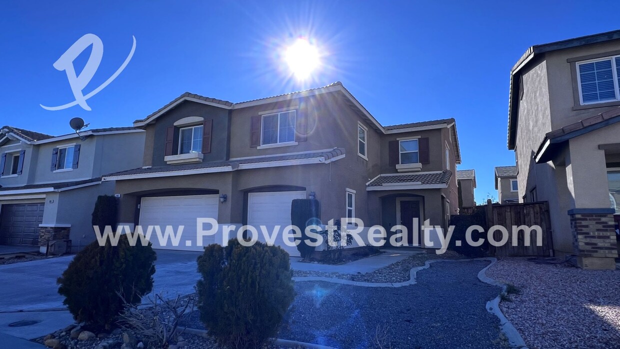 Foto principal - Beautiful 4 Bed, 2.5 Bath Hesperia Home wi...