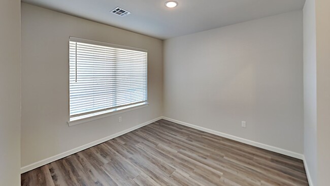 Foto del edificio - Brand New 4 Bed 2 Bath Home in Shawnee