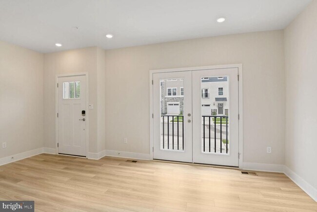 Foto del edificio - 6835 Winterhill Ln