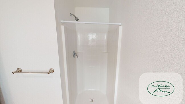 Building Photo - RENT SPECIAL FOR 2 MONTHS!