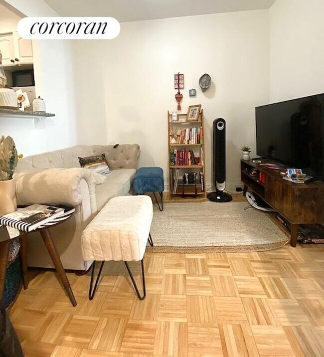 Foto del edificio - 324 W 47th St