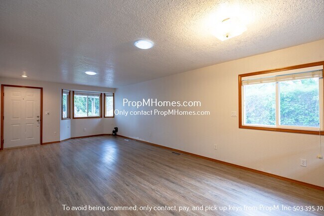 Building Photo - Bright Two Bedroom Home in Oak Grove!