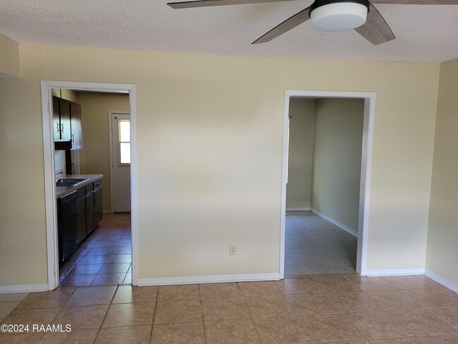 Building Photo - 207 Case Ln