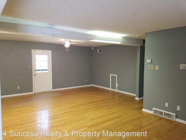 Building Photo - 3 br, 1.5 bath House - 5082 Southington