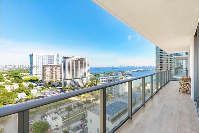 Foto del edificio - 501 NE 31st St
