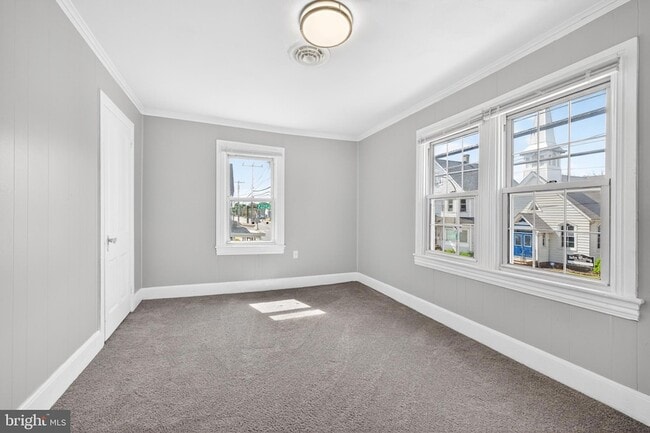 Building Photo - 216 W Division St