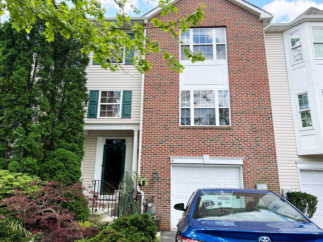 4 Hunt Club Dr, Collegeville, PA 19426 Townhome Rentals in