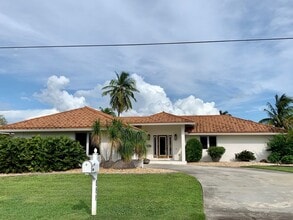 Building Photo - 844 Pamela Dr