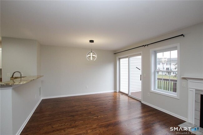 Building Photo - 303 Larson Dr