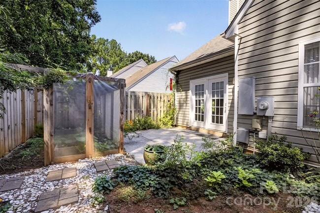 Building Photo - 9020 Roseton Ln