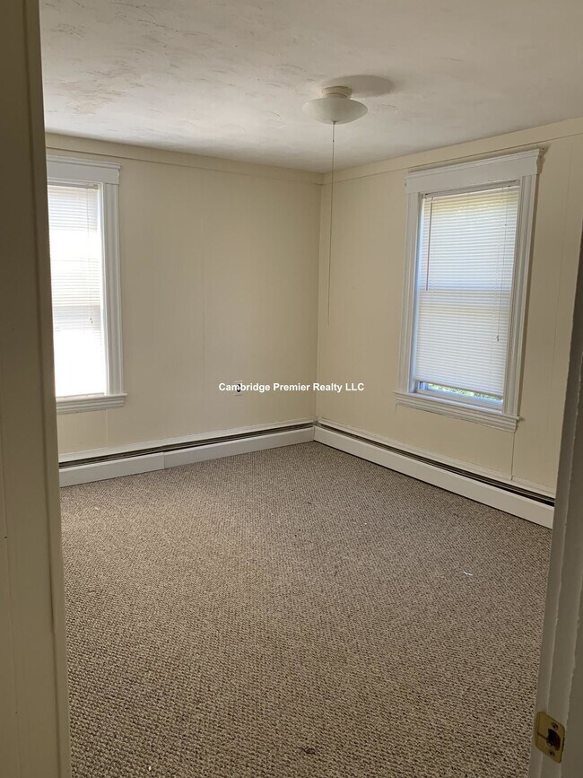 Building Photo - 40 Almont St