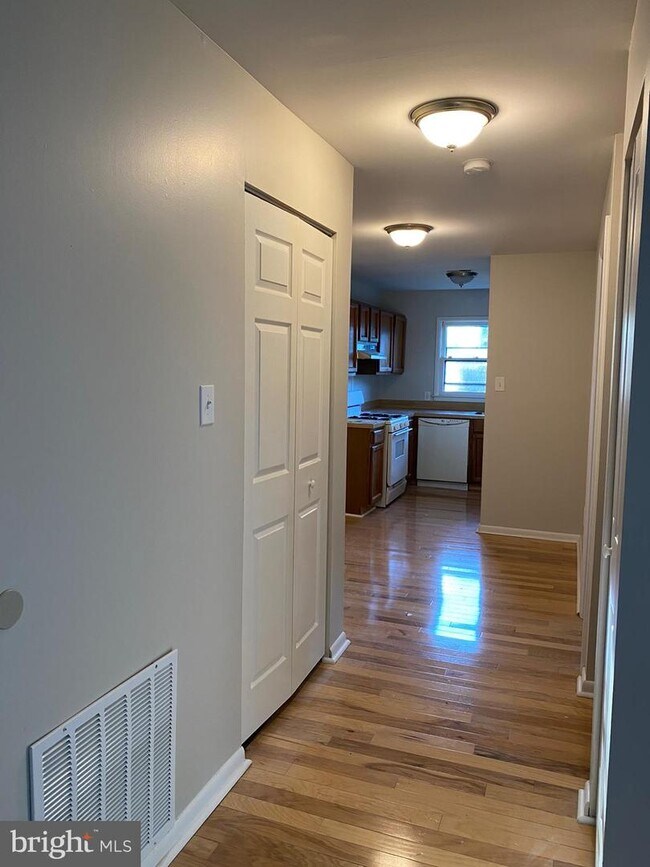 Foto del edificio - 64 Scotch Pine Dr