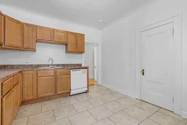 Foto del edificio - 3939 N Pine Grove Ave
