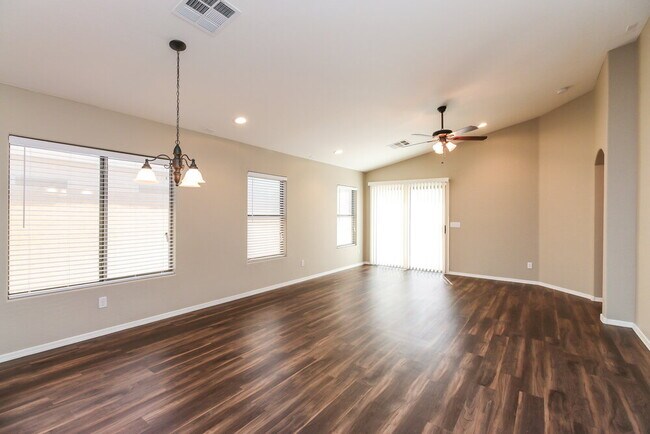 Foto del edificio - 3275 W Sunshine Butte Dr