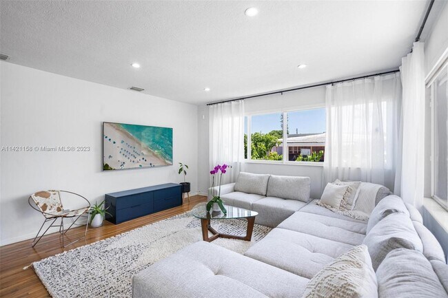 Foto del edificio - 8225 Hawthorne Ave