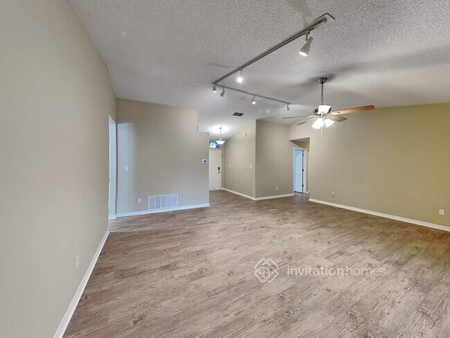 Building Photo - 15906 Hidden Lake Cir