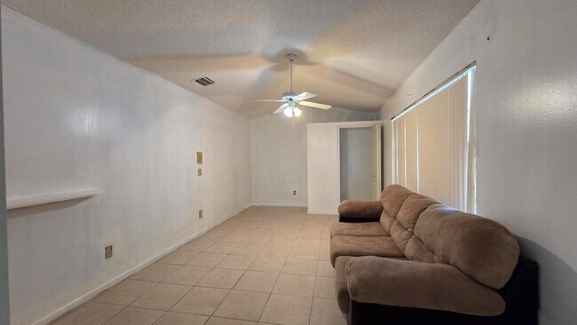Foto del edificio - 2249 SE Melaleuca Blvd