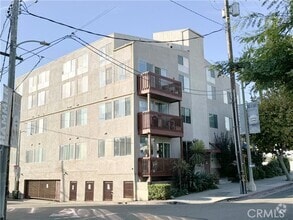 Building Photo - 100 S Venice Blvd