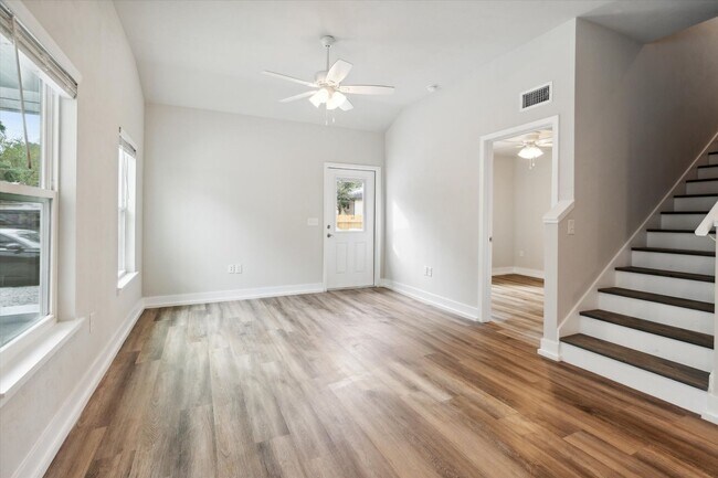 Foto del edificio - SUBLEASE 3 BED 3 BATH until JULY 15th !!!