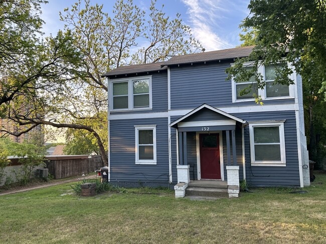 Photo - 132 Woodland St (Denton, TX) House