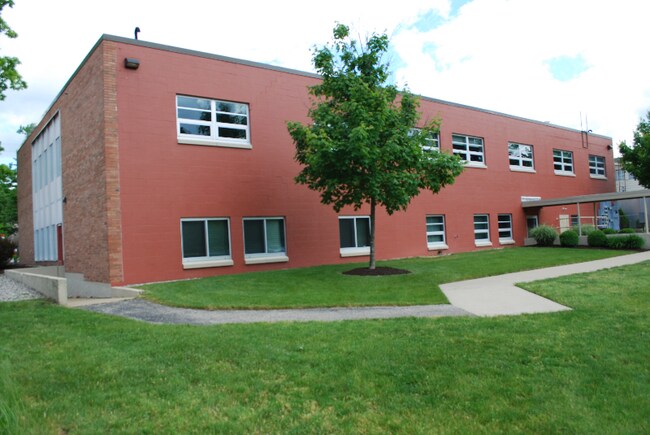 Building Photo - 822 Cherry St SE