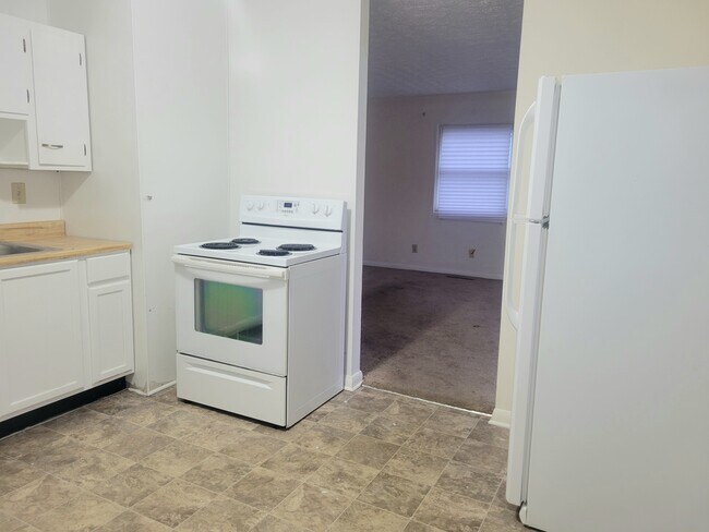 Building Photo - 1323 Brentnell Ave