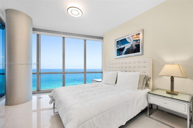 Building Photo - 17121 Collins Ave