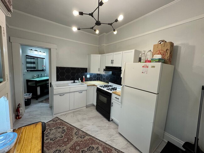 Building Photo - Sunflower Estate LLC