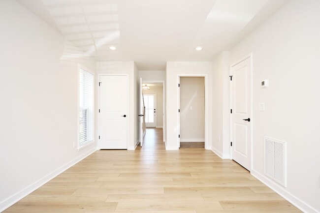 Building Photo - Dog-Friendly End-Unit Townhome in Desirable Old Trail, Crozet