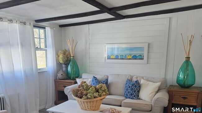 Foto del edificio - 84 E Main St