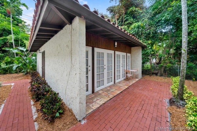 Building Photo - 410 Sarto Ave