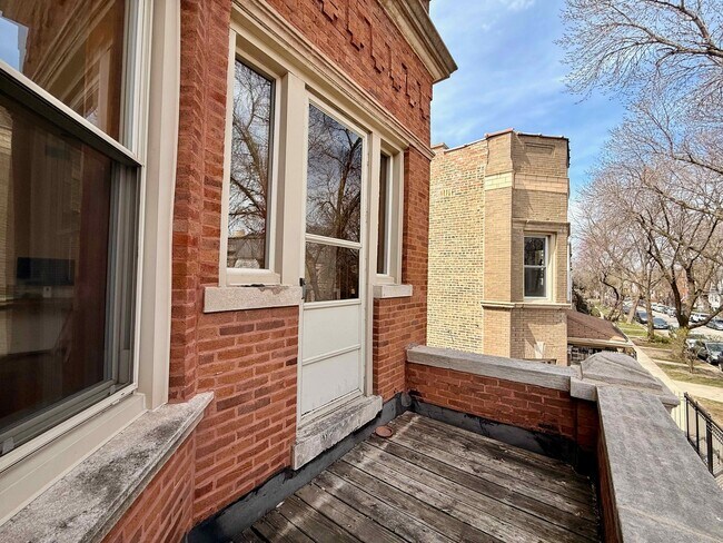 Foto del edificio - 2414 N Spaulding Ave