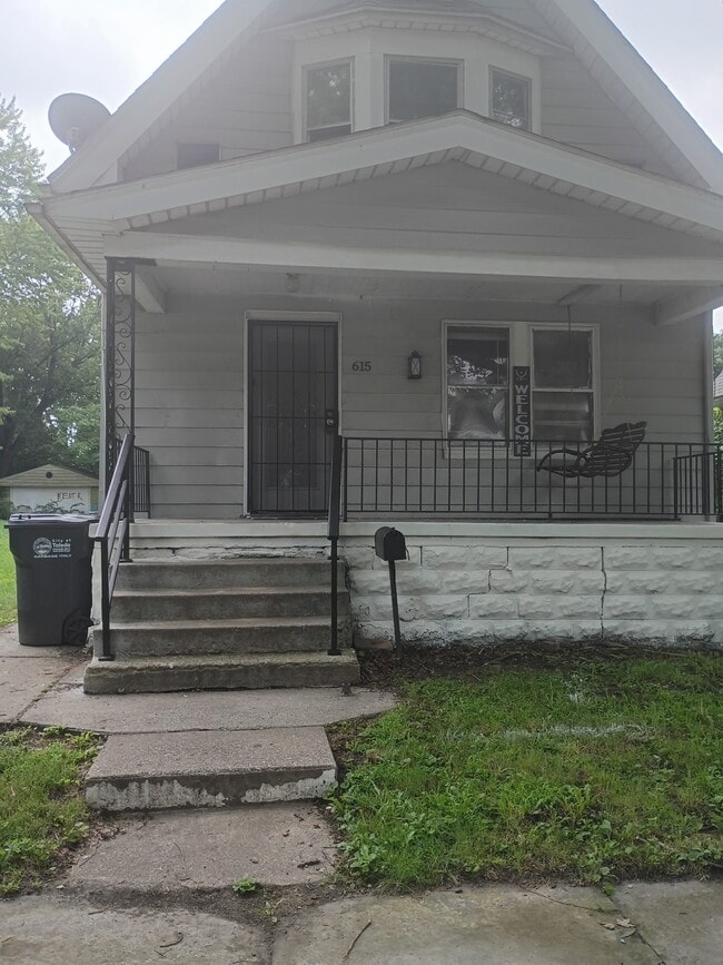 Building Photo - 615 Prouty Ave