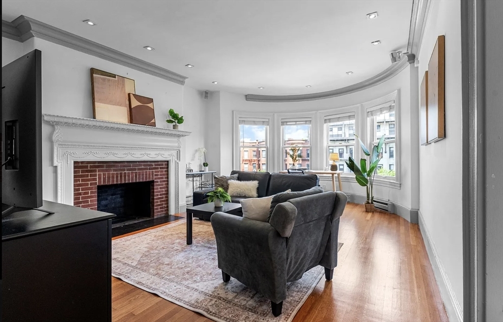 Foto principal - 856 Beacon St