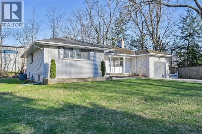 Building Photo - 112 Academy St