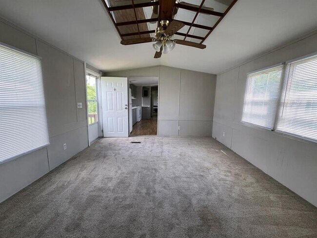 Building Photo - 4512 Rainbow Ln