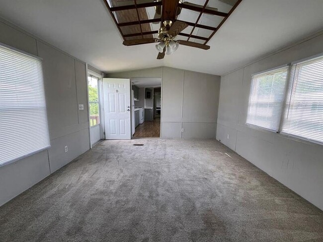 Foto del edificio - 4512 Rainbow Ln